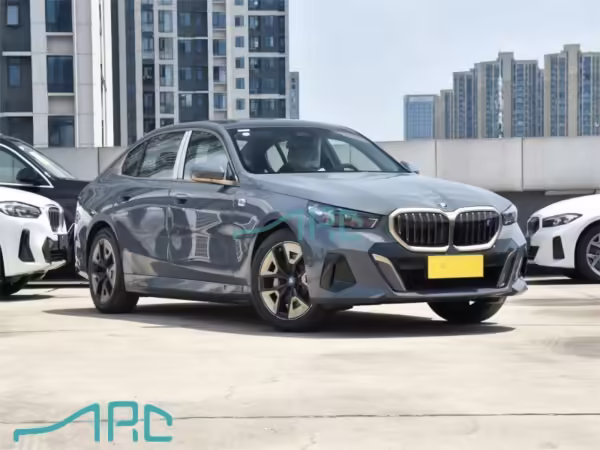 بي ام دبليو اي 5 2024
