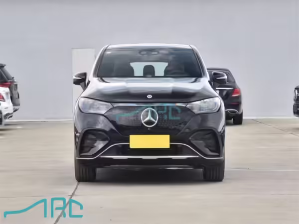 Mobil SUV Mercedes Benz EQE tahun 2024