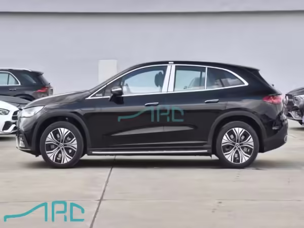Mobil SUV Mercedes Benz EQE tahun 2024