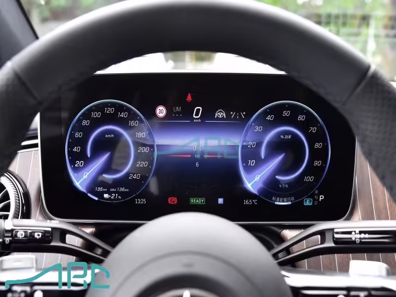 Mobil SUV Mercedes Benz EQE tahun 2024