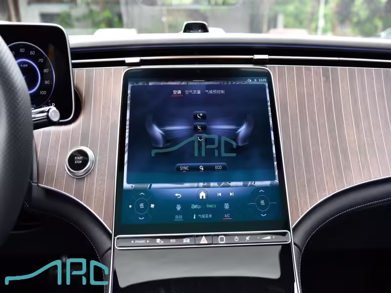 Mobil SUV Mercedes Benz EQE tahun 2024