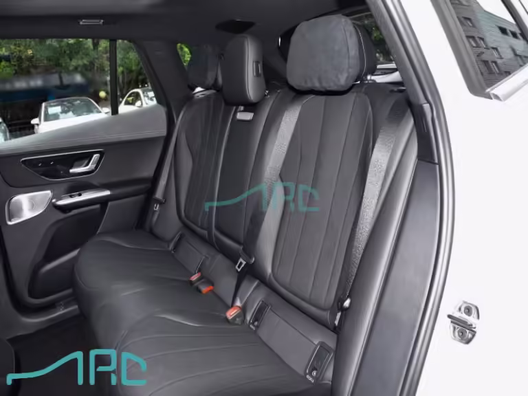 Mobil SUV Mercedes Benz EQE tahun 2024
