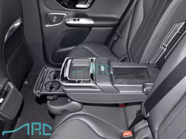Mobil SUV Mercedes Benz EQE tahun 2024