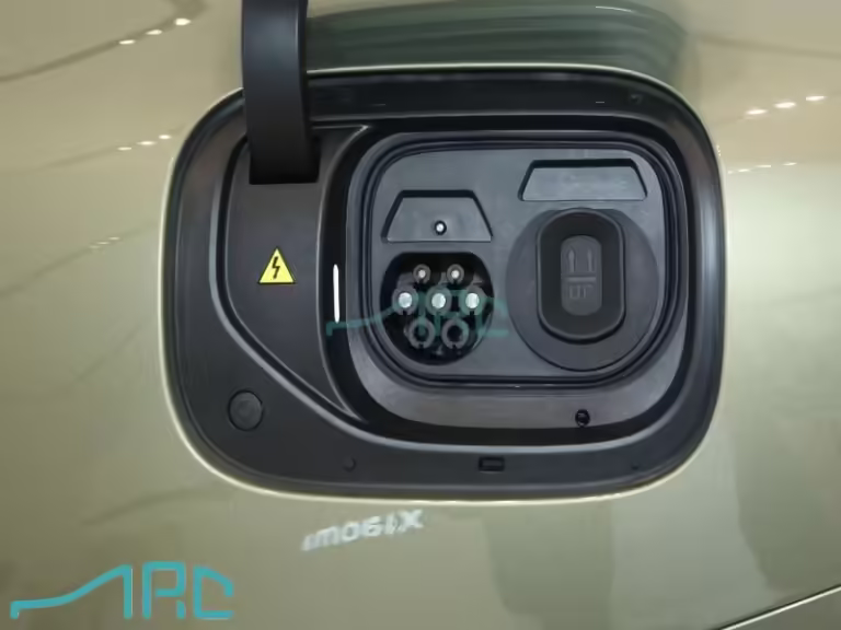 2024 XIAOMI SU7