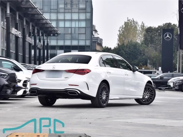 Mobil Benz C tahun 2025
